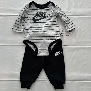 Nike Boys Striped Bodysuit & Pants 2 Piece set Black/White 
New with tags